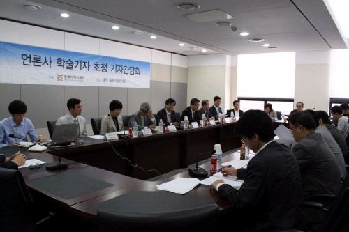 財団創立3周年記念「記者懇談会」(2009.9.23)