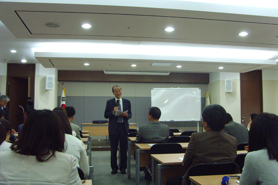 建国大学・申福龍前教授招請 水曜フォーラムを開催 