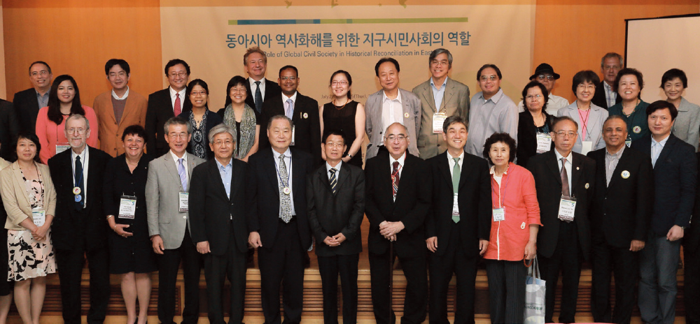The 5th International NGO Conference on History and Peace Successfully Held at Kyunghee University from July 22 to 25, 2013 About 500 NGO Representatives and Researchers from 20 Countries Participate in the Discussion of 'Peaceful East Asian Community and the Transformation of Civilization' Expecting NGOs to Play Roles in Historical Reconciliation in East Asia