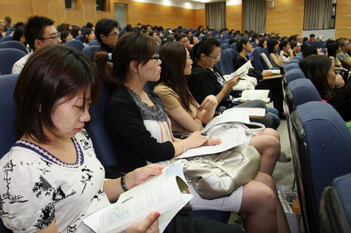2007为外国人开设的“还历史真相”特别巡回讲座(延世大学韩国语学堂)