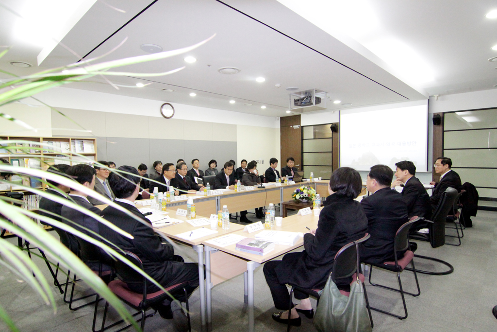 李周浩教育科学技術相、財団訪問(2011.3.8)