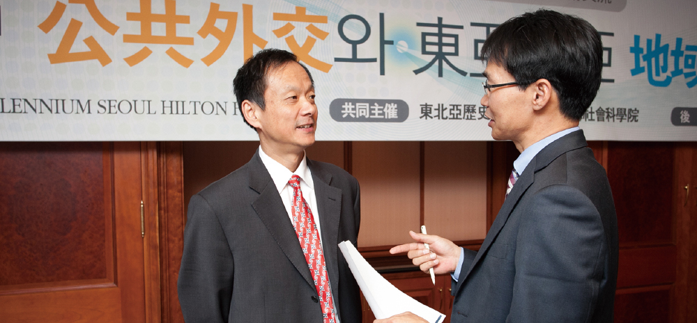 Director of the Institute of International Studies at the Shanghai Academy of Social Sciences Liu Ming Answers Questions About Pending Issues of the Korean Peninsula "If North Korea's nuclear development continues, China will work with Korea and the U.S. to impose economic sanctions on North Korea. The Korea-China FTA could allow both nations to seek common interests."